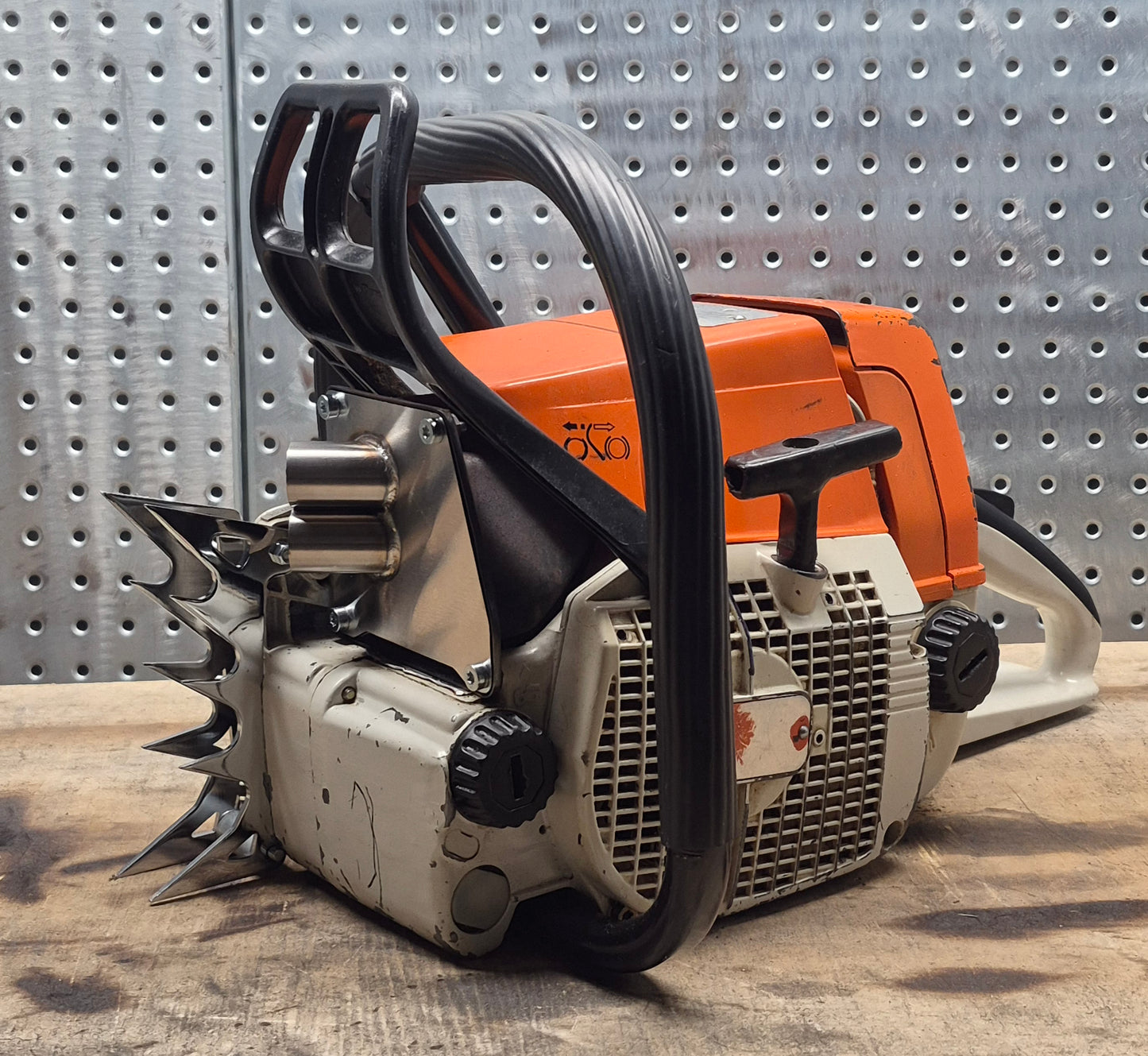 660 STIHL PERFORMANCE MUFFLER COVER