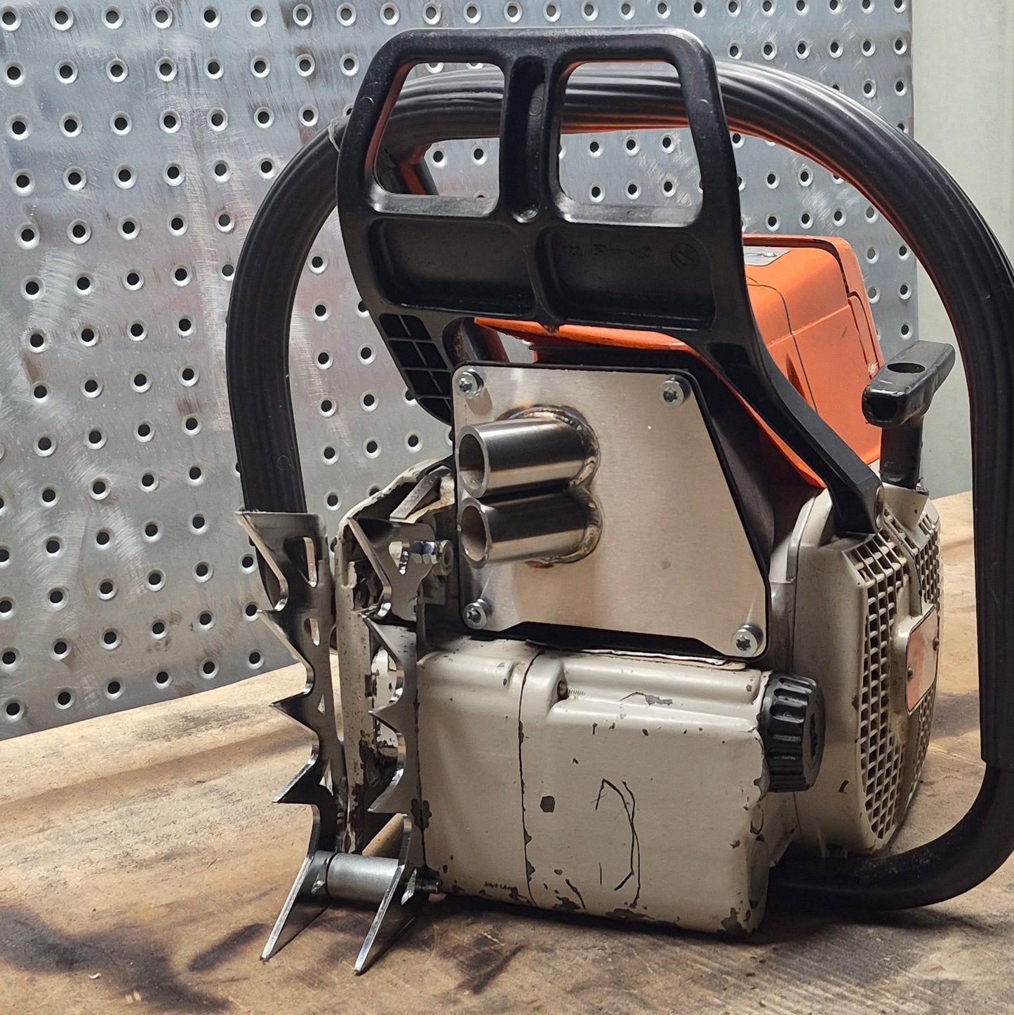 660 STIHL PERFORMANCE MUFFLER COVER
